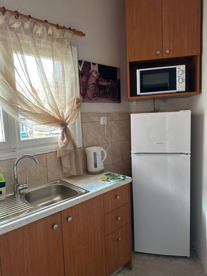 Apartment Alimos Near The Sea Bagian luar foto