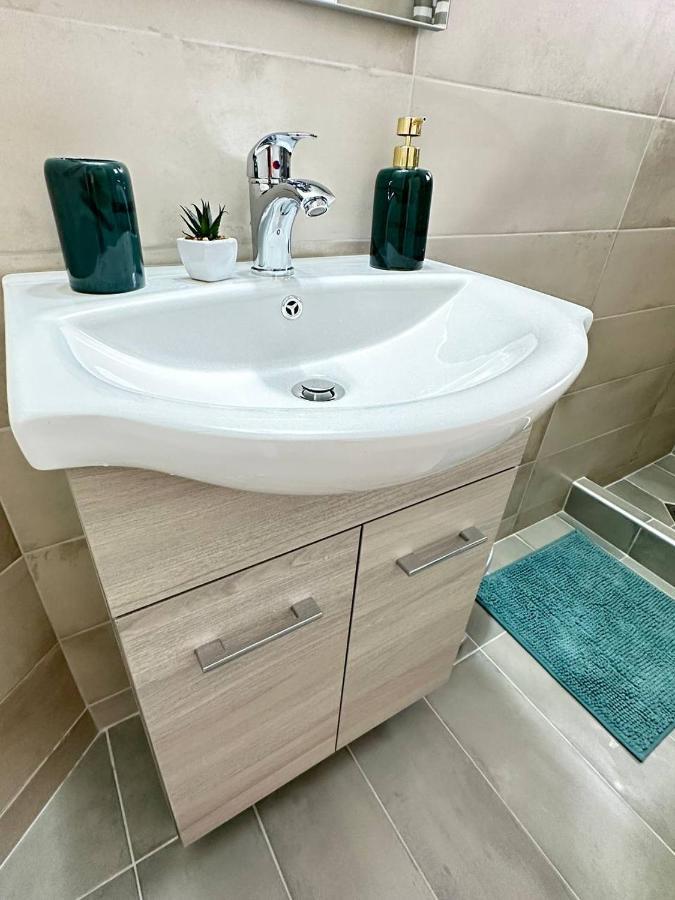 Apartment Alimos Near The Sea Bagian luar foto