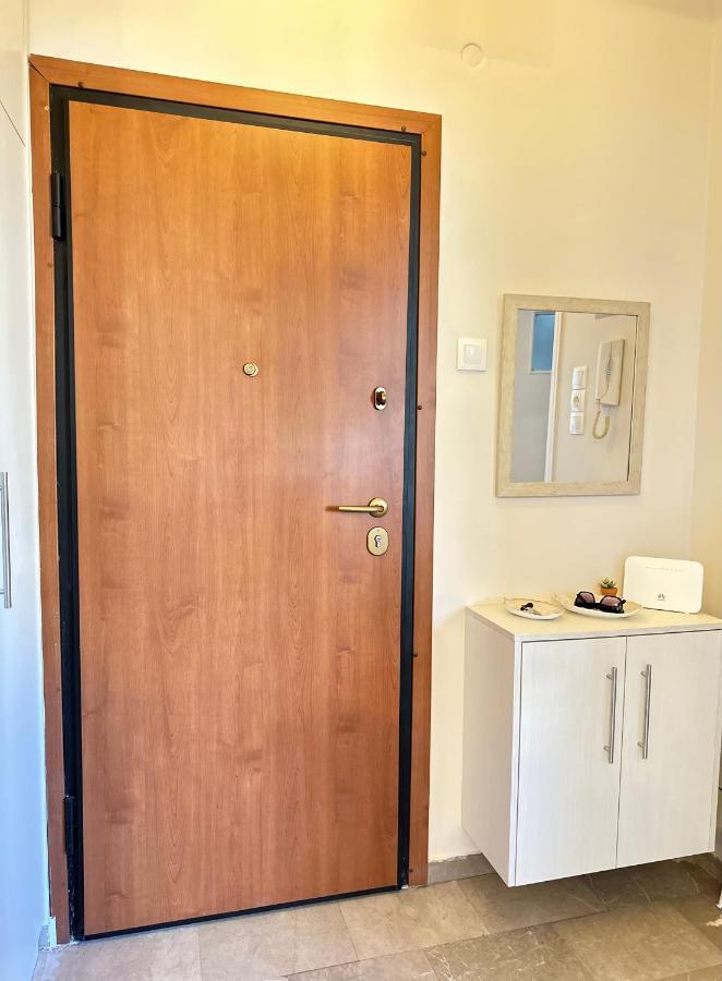Apartment Alimos Near The Sea Bagian luar foto